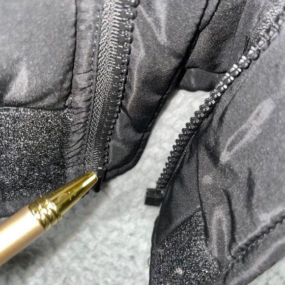 Akira Cropped Puffer Jacket Women Medium Hooded Black White Color Block Coat - Picture 13 of 14